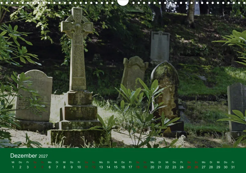 2027 A3 Ehrfürchtige Stille - Balgay Friedhof in Schottland (dunkel)