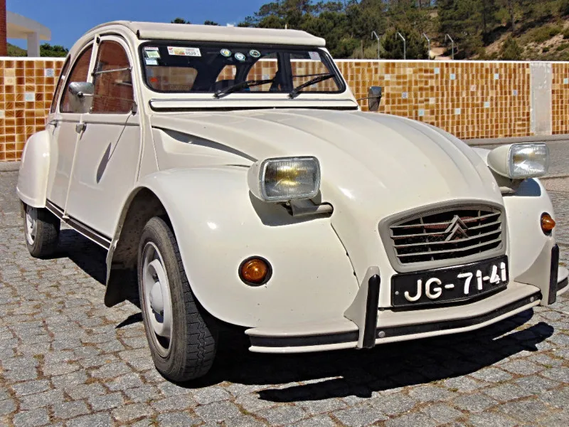 Citroen 2 CV in Klassikweiss