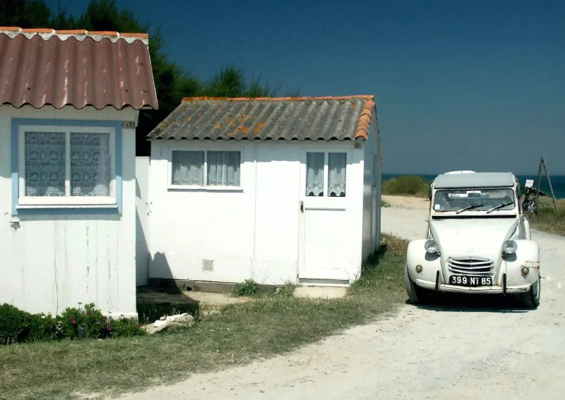 CCC - Citroen 2 CV and fishermen's houses