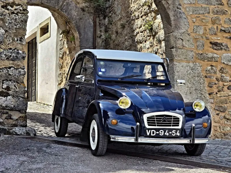 Blauer Citroen 2 CV