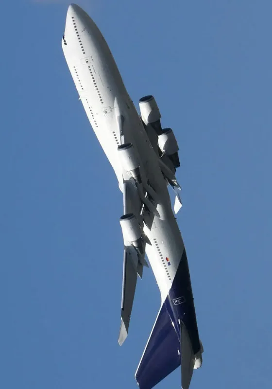 Ab jetzt: Boeing 747 Kuscheldecke – Die Königin der Lüfte zum Einkuscheln!