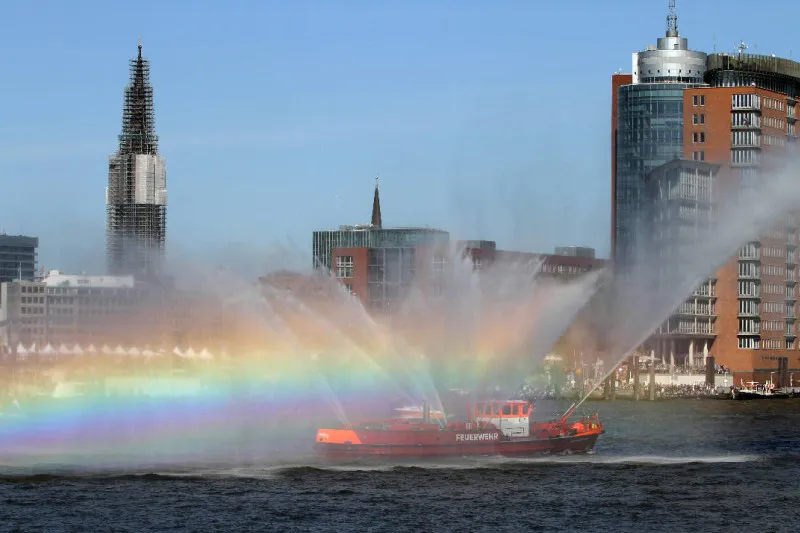 Hamburger Hafen Geburtstag Feuerwehrschiff