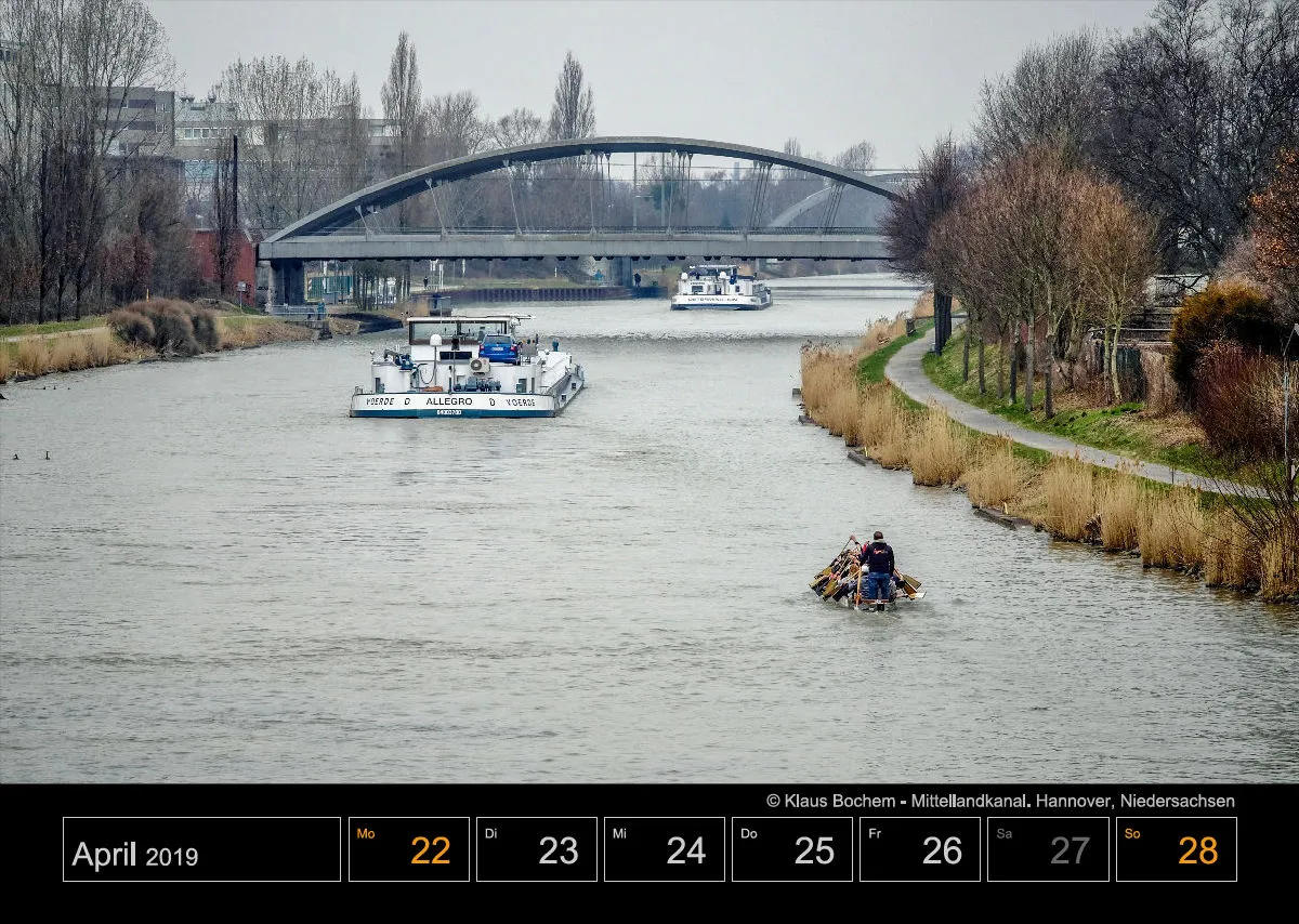 Wochenkalender auf schwarzem Hintergrund A3