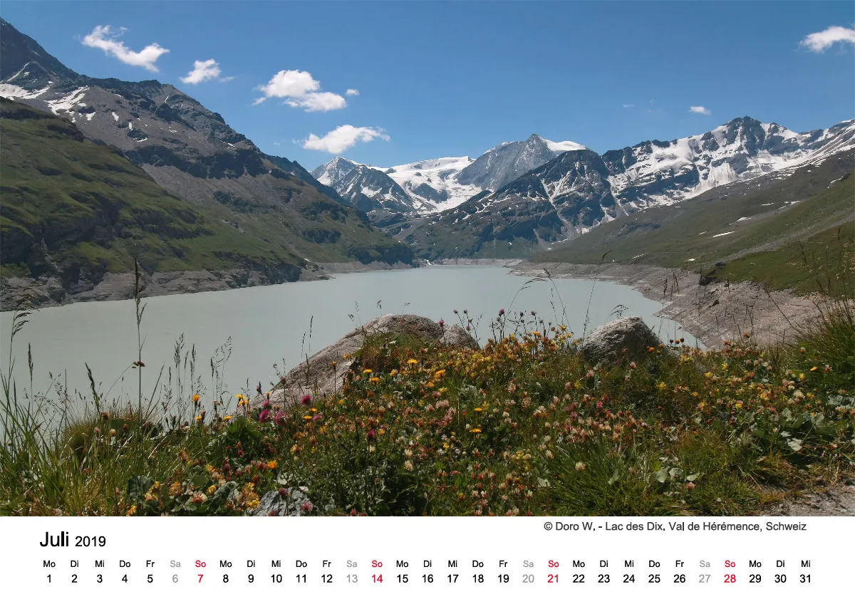 Monatskalender auf hellem Hintergrund A4