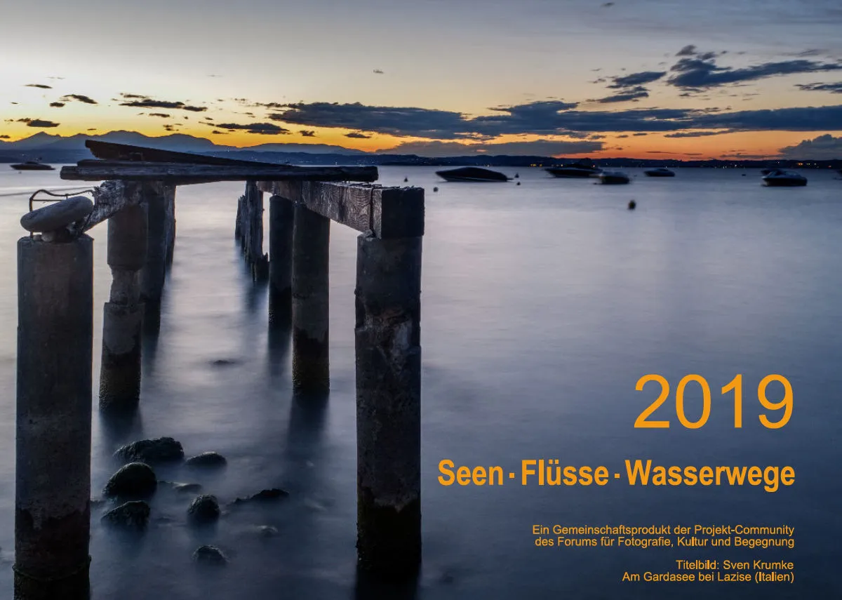 Monatskalender auf hellem Hintergrund A4