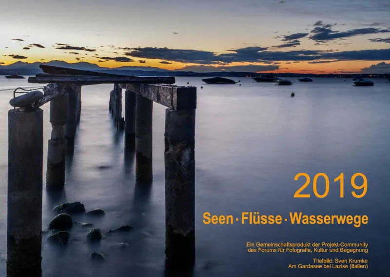 Monatskalender auf hellem Hintergrund A4