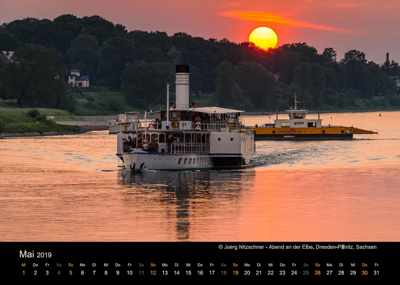 Monatskalender auf schwarzem Hintergrund A3 /