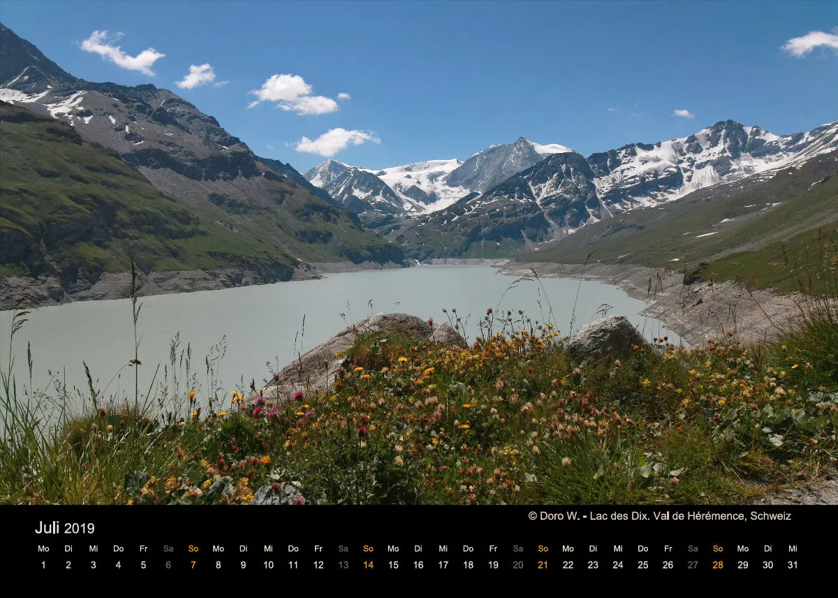 Tisch-Monatskalender auf schwarzem Hintergrund A5
