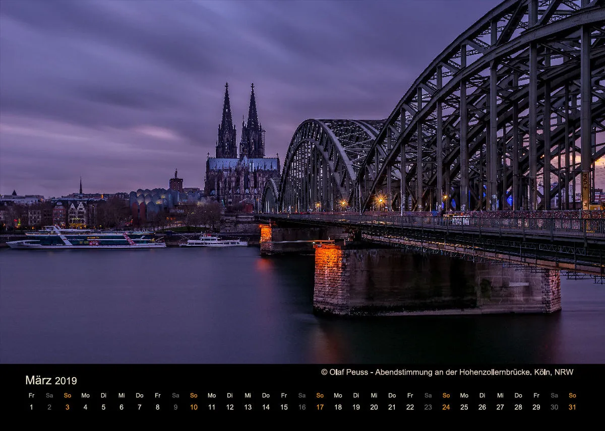 Tisch-Monatskalender auf schwarzem Hintergrund A5