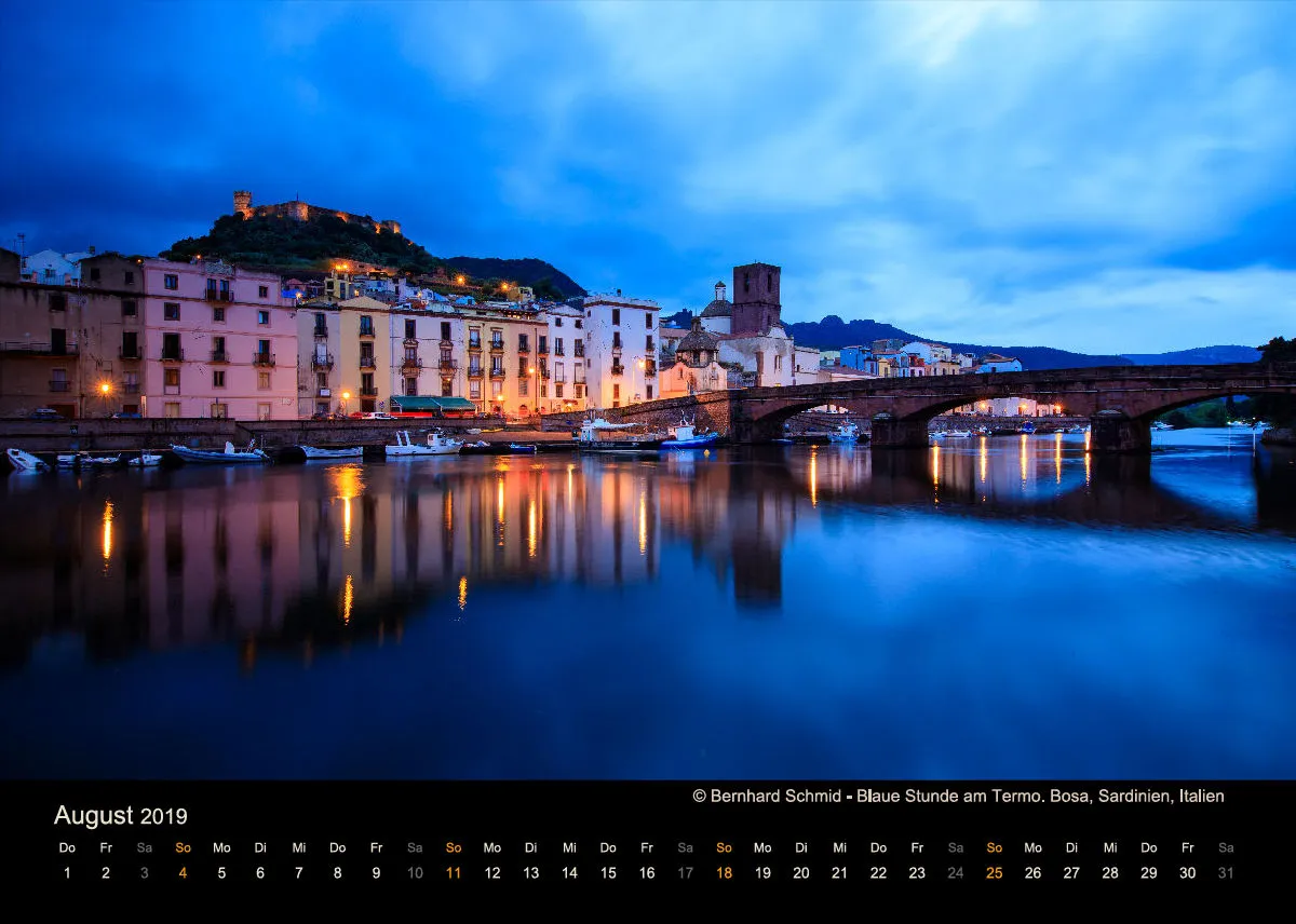 Monatskalender auf schwarzem Hintergrund A5