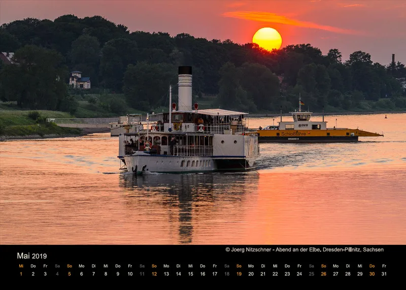 Monatskalender auf schwarzem Hintergrund A5
