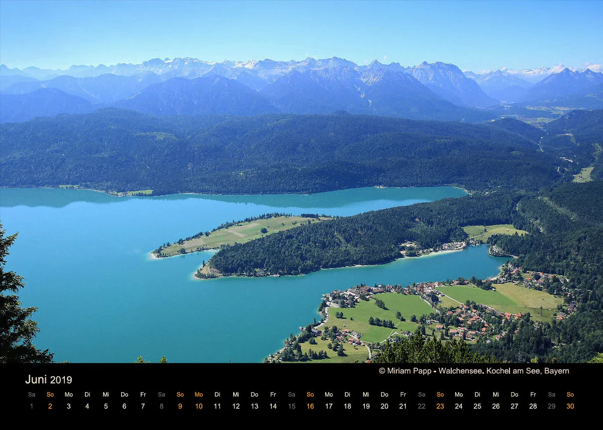 Tisch-Monatskalender auf schwarzem Hintergrund A5