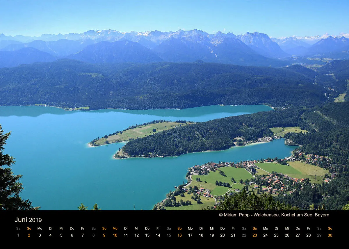 Monatskalender auf schwarzem Hintergrund A5