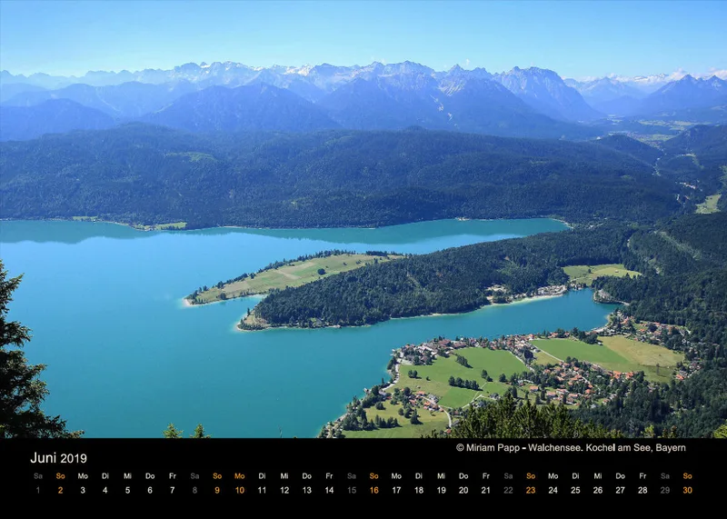 Monatskalender auf schwarzem Hintergrund A5