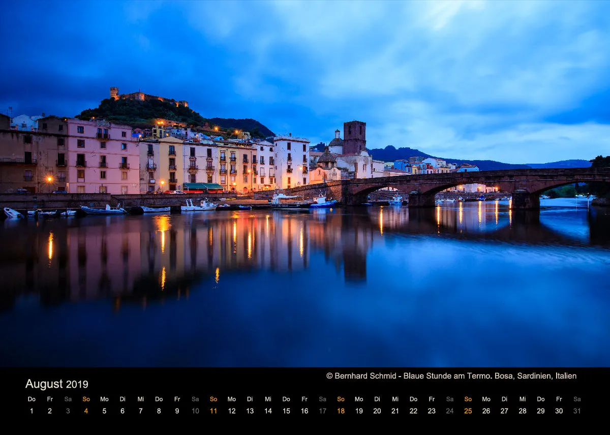 Tisch-Monatskalender auf schwarzem Hintergrund A5