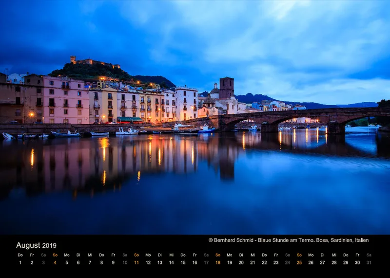 Tisch-Monatskalender auf schwarzem Hintergrund A5