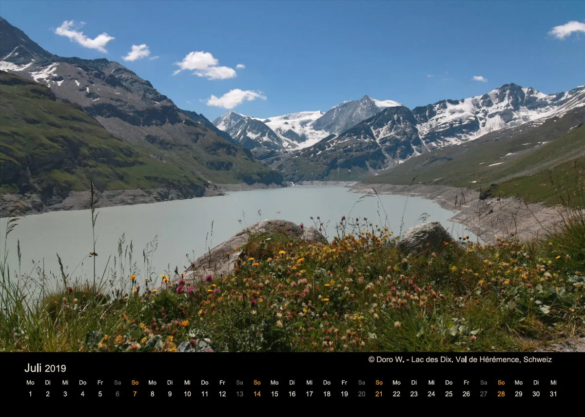 Monatskalender auf schwarzem Hintergrund A5