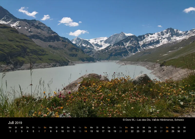 Monatskalender auf schwarzem Hintergrund A5