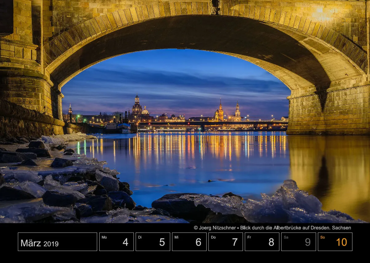Wochenkalender auf schwarzem Hintergrund A3