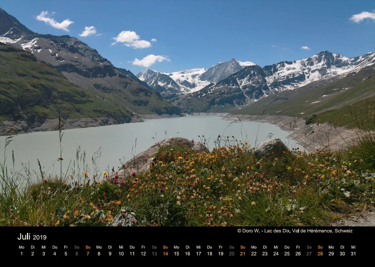 Monatskalender auf schwarzem Hintergrund A4