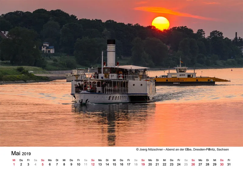 Monatskalender auf hellem Hintergrund A4