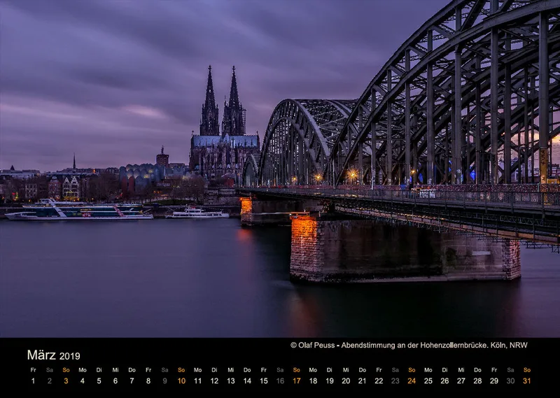 Monatskalender auf schwarzem Hintergrund A3 /