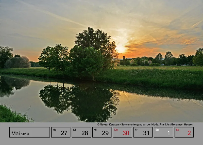 Tisch-Wochenkalender auf grauem Hintergrund A5