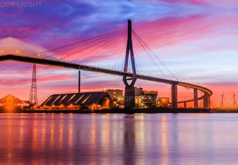 Köhlbrandbrücke im Sonnenuntergang