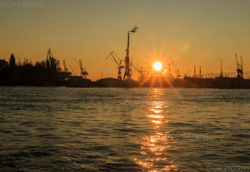 Sonnenuntergang im Hafen