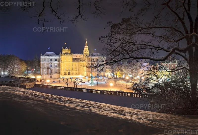 Schloss Ehrenburg im Winter 90x60