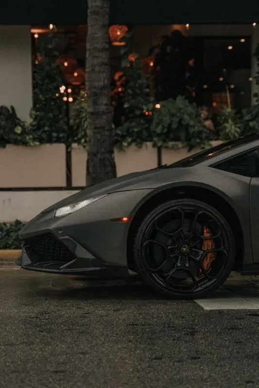 Grey Lamborghini Huracan 2
